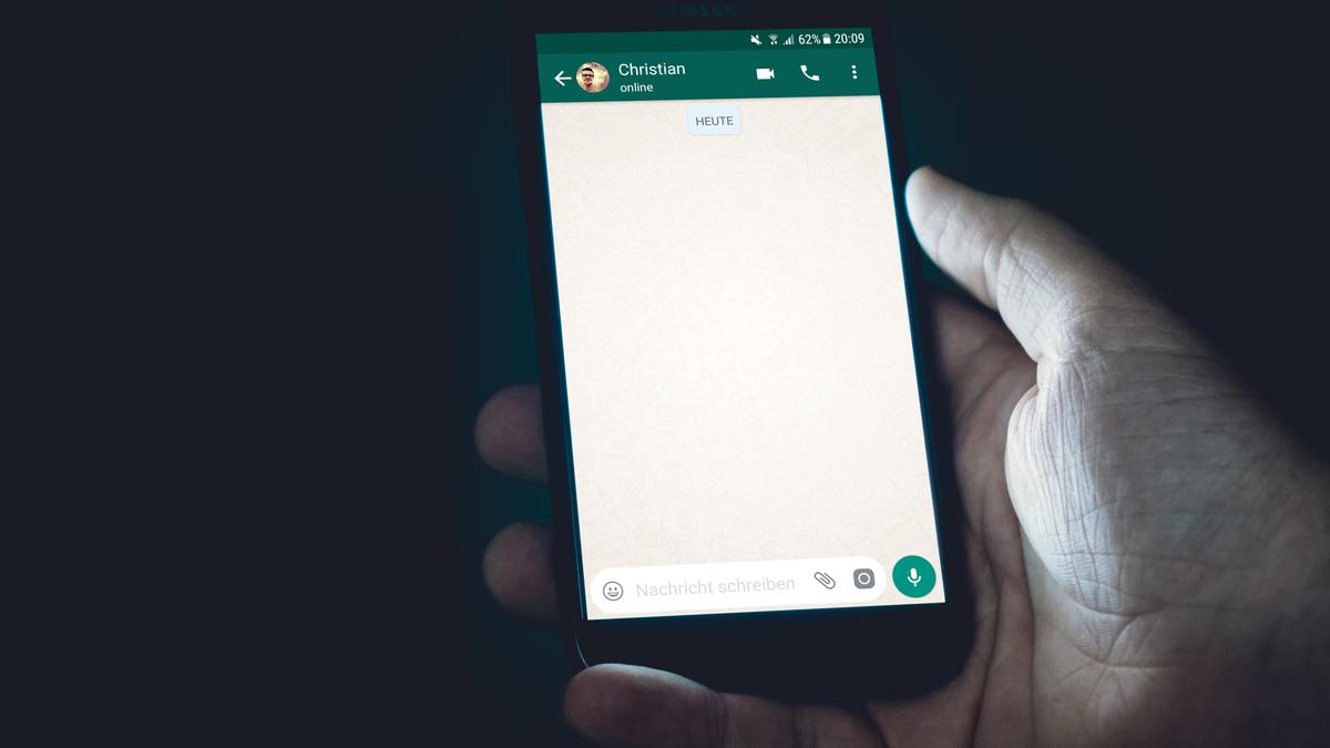 Penipu Menggunakan WhatsApp Untuk Memeras Uang Dari Akun Pengguna